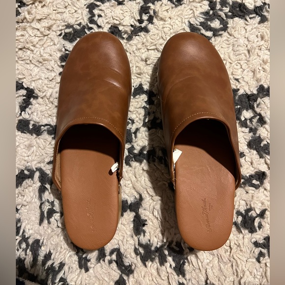 Universal Thread Clogs - Picture 6 of 6